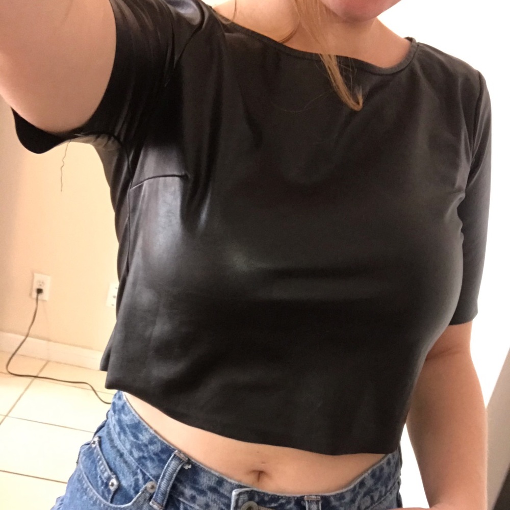 Divided by H&M black faux leather crop top size 4